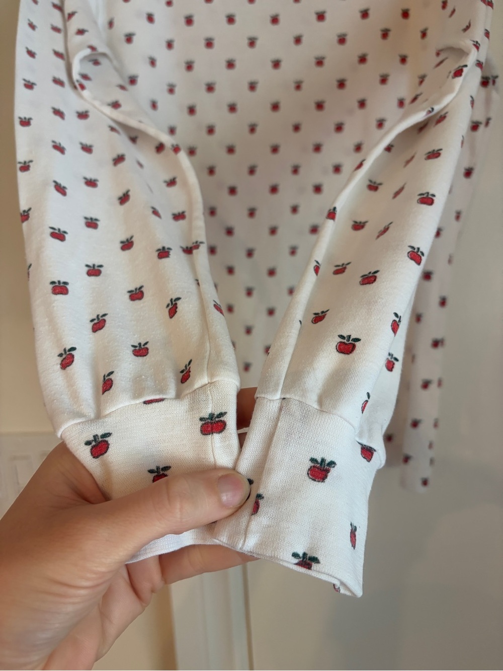 FREE Vintage White Turtleneck Top with Red Apple Print - Picture 5 of 12